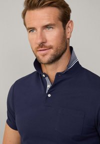 Hackett London PIMA STR CLR PKT - Polo majica - ink blue