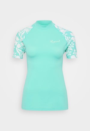 Un tricou de protecție în culoare turcoaz deschis, cu mâneci scurte, model floral pe mâneci, design cu gât înalt și logo-ul "Ripcurl" în alb pe piept.