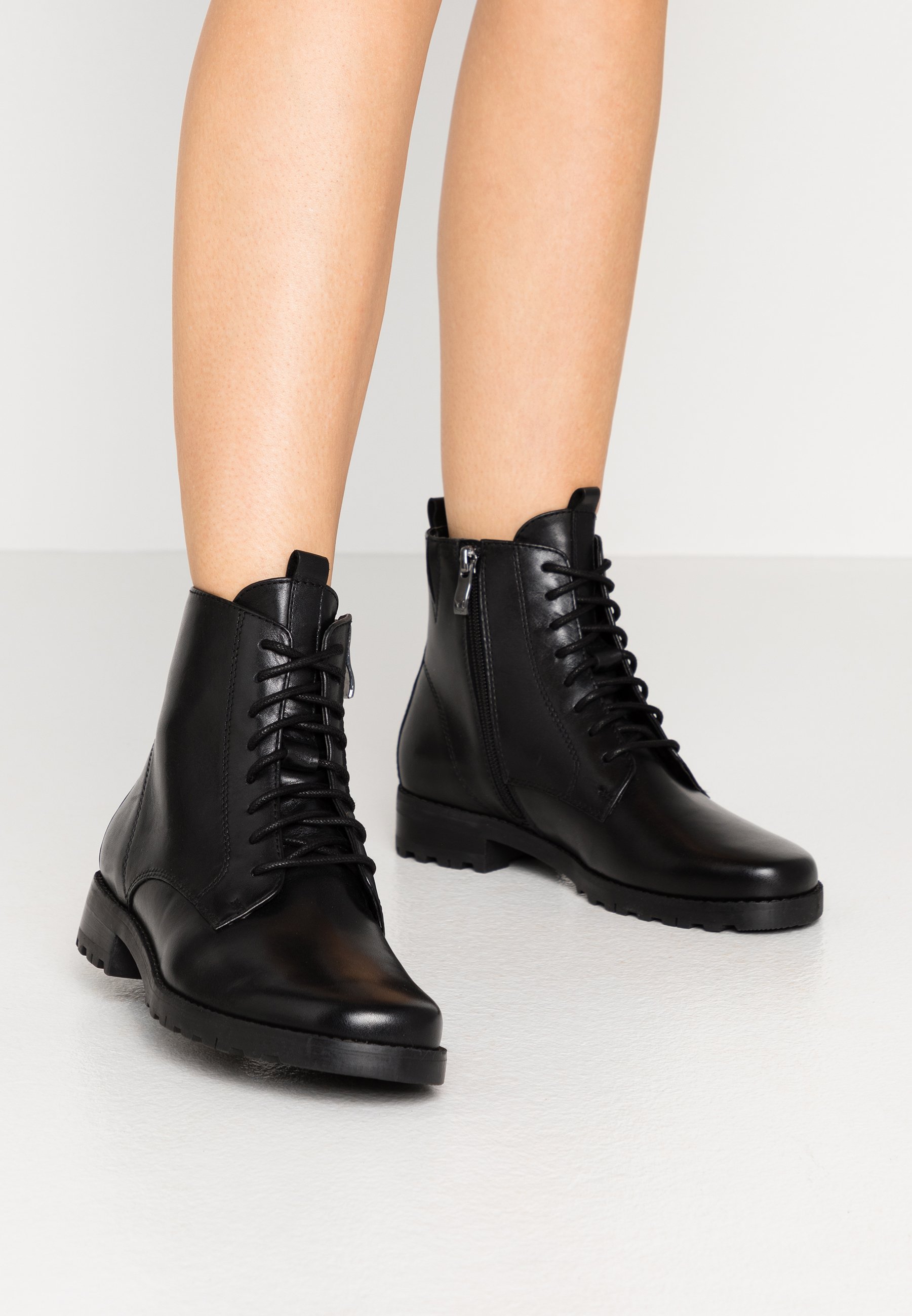 bottine caprice noir