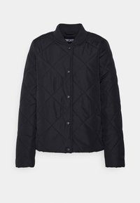 Černá prošívaná bunda s kulat ým límcem, s diagonálním prošíváním a cvočky, navržená pro teplo a volnočasové nošení.