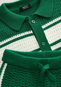 Next REGULAR FIT -  TEXTURED REVERE COLLAR SET - Šortky - green white