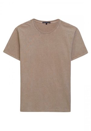 Prosty t-shirt z krótkim rękawem i okrągłym dekoltem w stonowanym beżowym kolorze z delikatnym efektem sprania, prezentowany na płasko na białym tle.