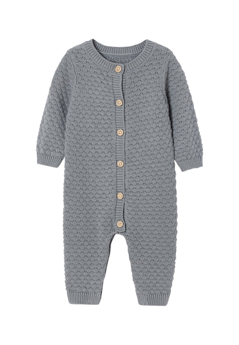 Grauer gestrickter Babypullover mit langen Ärmeln und Holzknöpfen auf der Vorderseite sowie im Schrittbereich zur Befestigung.