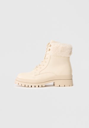 Zimski škornji - off white