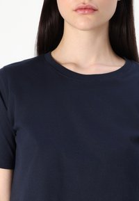 Thumbnail Image 7