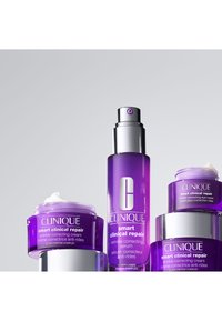 Clinique SMART CLINICAL REPAIR WRINKLE CORRECTING CREAM - Dagkrem