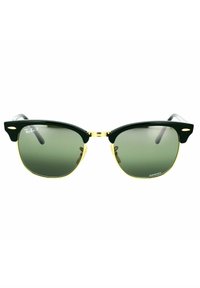 Occhiali da sole Ray-Ban neri e dorati con lenti verde scuro, forma cat-eye, dettagli in metallo sul telaio e finiture in cromo alle tempie.