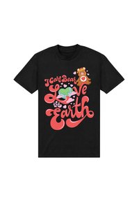 Sort bomulds T-shirt med farverigt grafisk design med teksten "Jeg Care Bear elsker Jorden," ledsaget af en bjørn og hjerter.