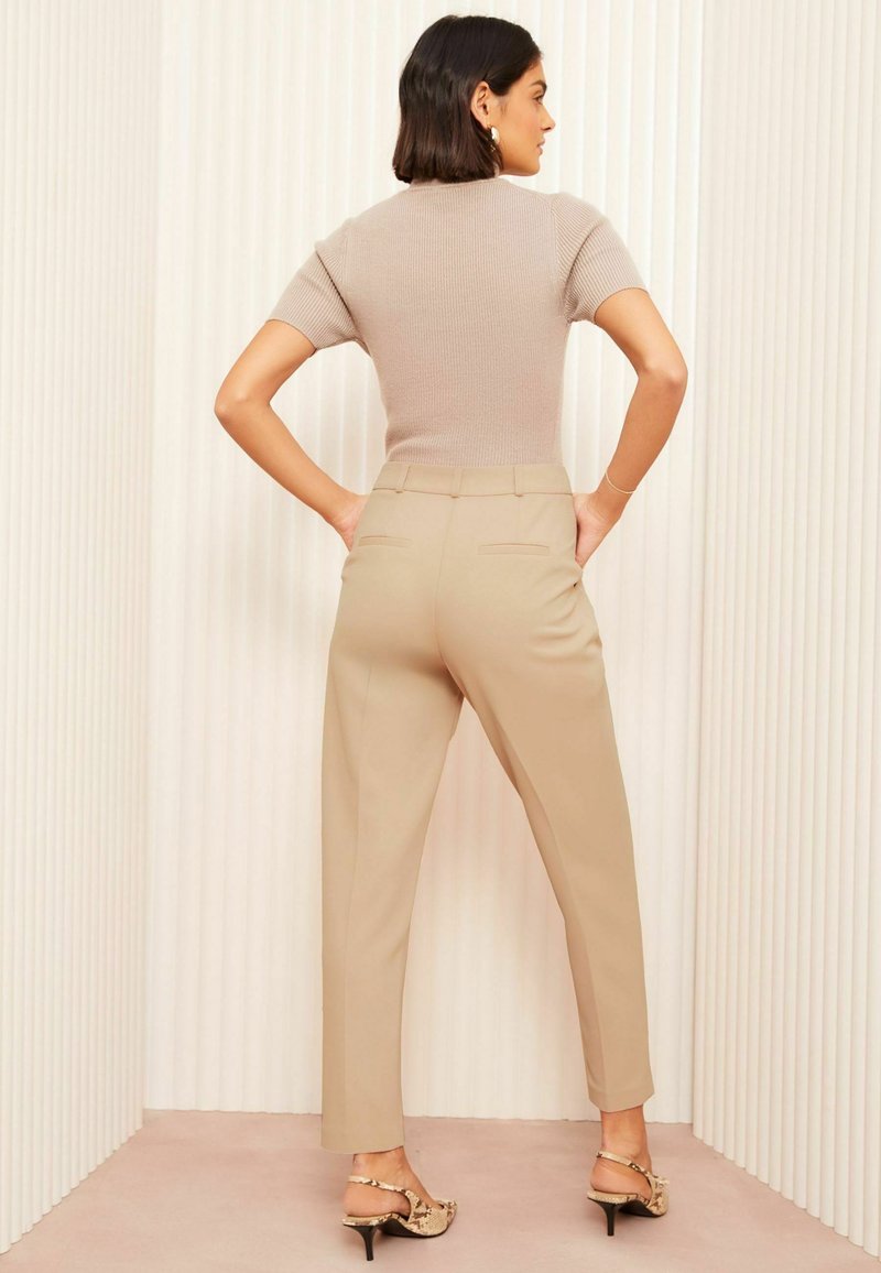 Friends Like These REGULAR FIT STRETCH TAILORED Pantaloni