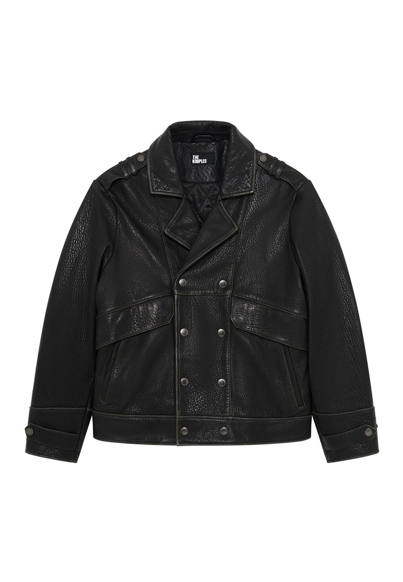Veste de biker en cuir noir avec une finition texturée, un devant à double boutonnage, des poches latérales, des épaulettes et des accents en métal.