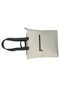 Sac fourre-tout en matériau gris clair avec des sangles noires, doté d'une poche zippée à l'avant et d'un design lisse et plat. Épuré et fonctionnel.