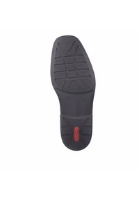 Semelle de chaussure en caoutchouc noir avec un design de crampons texturé, arborant un logo rouge et une finition lisse le long des bords pour la durabilité et l'adhérence.