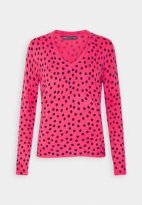 Maglione lavorato a maglia di un brillante colore rosa con maniche lunghe, scollo a V e motivo a pois neri su tutta la superficie. Texture liscia e orlo ribattuto.
