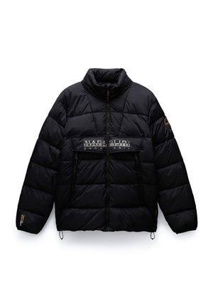 Schwarze Steppjacke mit hohem Kragen, mit einem Reißverschluss vorne, zwei seitlichen Taschen und einem Logo-Patch auf der Brust. Gestepptes Design.