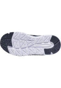 Semelle de chaussure de sport avec un design en caoutchouc texturé. Présente un schéma de couleurs mélangé en noir et blanc et des motifs de traction multidirectionnels.