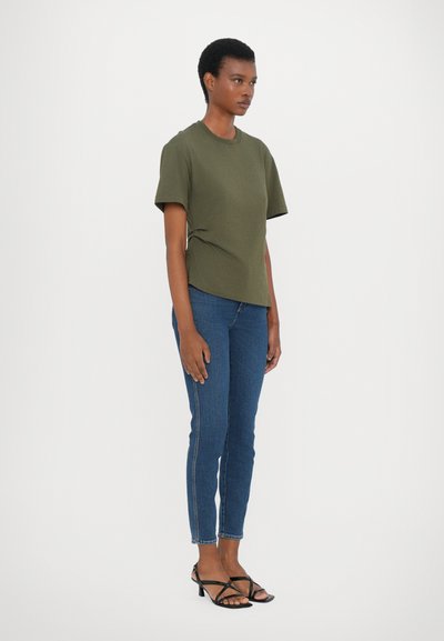 CLOSED DRAPED - Basic T-shirt - forest green