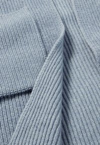 hessnatur Strickjacke - himmelblau