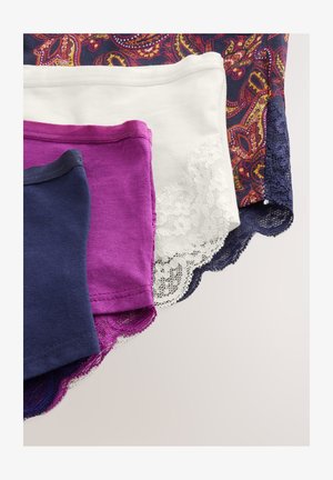 Patru perechi de pantaloni scurți cu dantelă în nuanțe de bleumarin, violet, alb și cu un model imprimat, prezentând un amestec de culori solide și detalii intricate din dantelă.