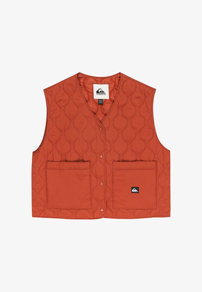 Padded vesta v spálené oranžové barvě s prošívaným designem, vybavená výstřihem do V, patentním zapínáním a dvěma předními kapsami. Logo štítek na kapse.