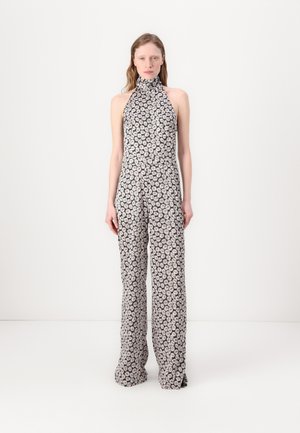Blumenoverall mit hohem Halsausschnitt, aus leichtem Stoff gefertigt. Hat einen schwarzen Grundton mit kleinen rosa und weißen Blumenmustern. Weites Bein-Design.
