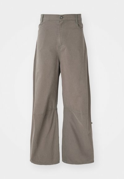 Henrik Vibskov DART PANTS - Relaxed fit jeans - walnut