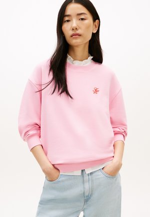 Tommy Hilfiger, LOGO EMBROIDERY CREW NECK SWEATSHIRT - Sweatshirt - classic pink
