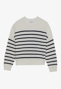 Pull en tricot crème avec rayures horizontales bleu marine, col rond, poignets et ourlet côtelés. Coupe courte, texture légère.