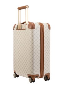 Harde koffer in crème met een subtiel patroon, bruine accenten en een uitschuifbaar handvat. Vier zwarte wielen voor mobiliteit.