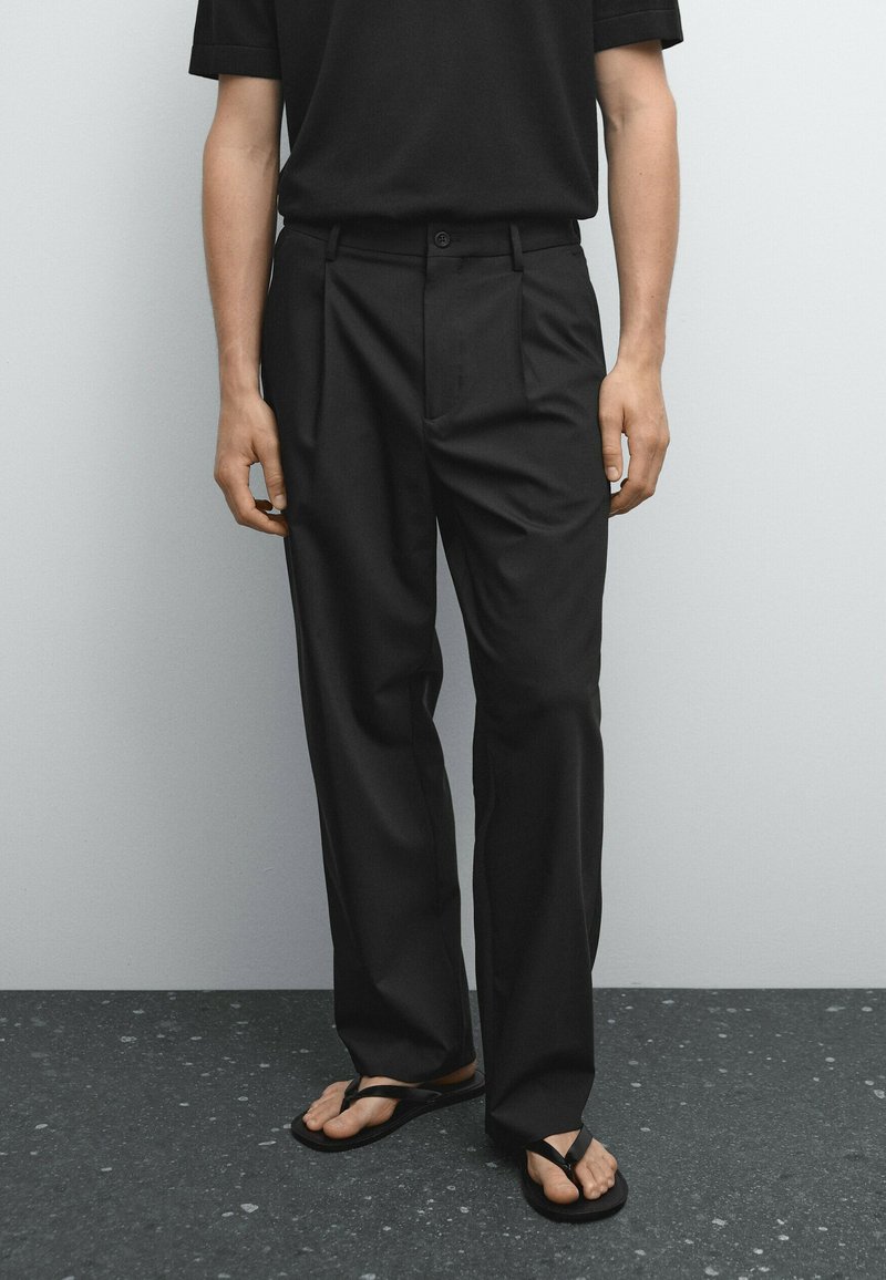 Massimo Dutti - RELAXED FIT DARTS - Broek - black, Vergroten