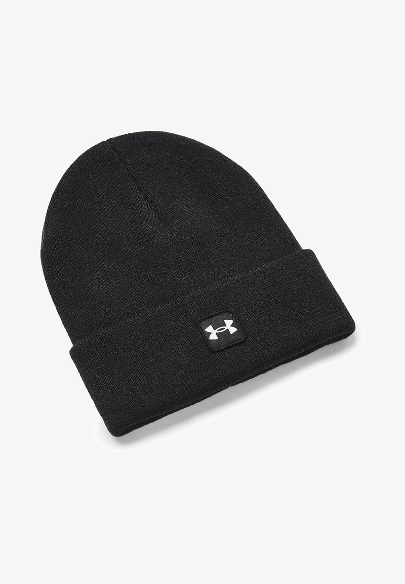 Beanie in maglia nera con risvolto, con una patch quadrata del logo Under Armour in bianco. Texture morbida e forma classica per il calore.