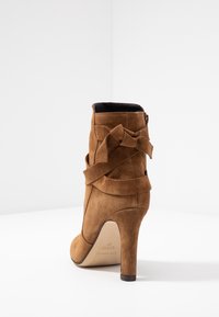 San Marina Botines de tacón - tan