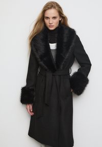 Stradivarius LONG WITH DETAIL - Klassisk frakke - black