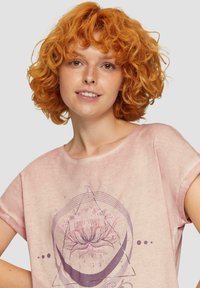 QS GEWASSEN OP DE VOORKANT - T-shirt print - perlmuttrosa
