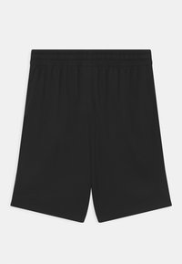 Svarta atletiska shorts gjorda av mjuk tyg, med elastisk midja, rak passform och utan synliga fickor eller mönster.