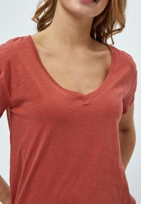 Desires DEDANNON TEE - Základné tričko - redwood