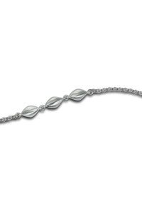 Bracelet en argent composé de maillons allongés en forme de feuille avec une texture brossée, reliés par une chaîne délicate.