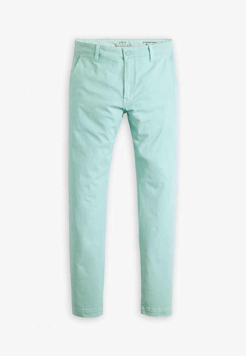 Chinos en coton vert menthe clair avec un design fuselé, poches avant et texture lisse. Présente une fermeture à bouton et à glissière.