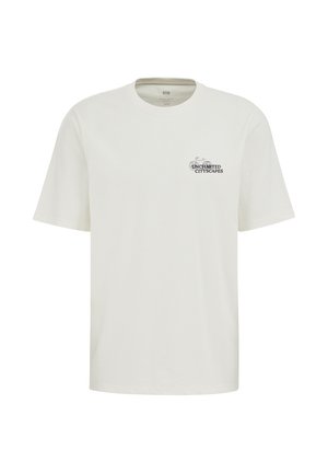 T-shirt blanc à manches courtes avec col rond, petit texte noir "UNCHARTED CITYSCAPES" et graphisme de bicyclette sur le côté gauche de la poitrine.