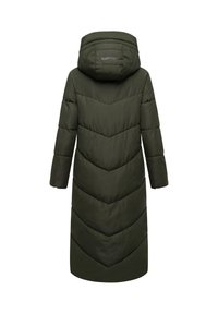 Lång, mörkgrön pufferjacka med huva. Har chevron-quilting, långa ärmar och en avslappnad passform. Slät textur, utformad för värme.