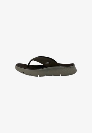 Flip-flop sandaal met een donkerbruine band, gestructureerde voetbed en een lichtgrijze gewatteerde zool. Voorzien van het Skechers-logo op de band.