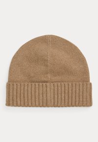 Cappello in maglia di colore beige chiaro, con risvolto a coste e sezione superiore liscia, realizzato in un materiale morbido e testurizzato.