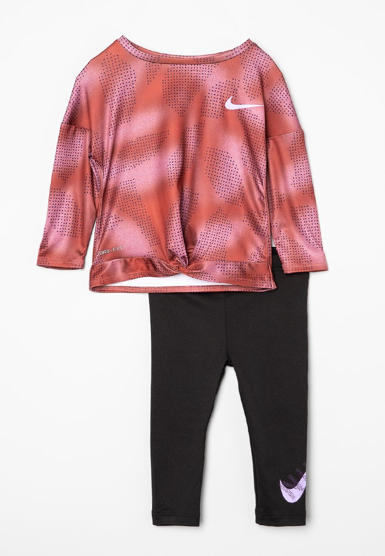 Nike Sportswear Sport T-shirt zwart Nike Sportswear Sport T-shirt zwart