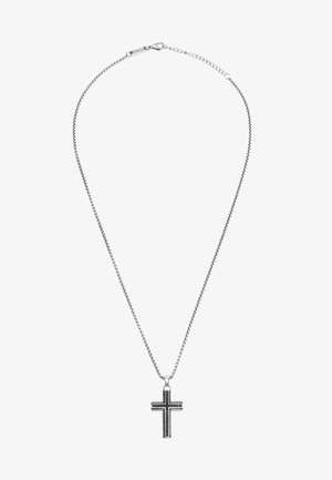 Srebrny naszyjnik z łańcuszkiem, z zawieszką w kształcie krzyża. Krzyż ma teksturowaną powierzchnię o minimalistycznym wzornictwie oraz wypolerowane wykończenie.