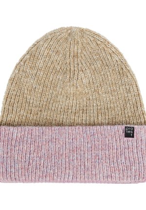 Bonnet tricoté beige et rose avec revers, arborant une petite étiquette noire avec le logo blanc "protest" sur le côté droit.