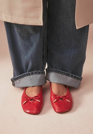 B by Ted Baker, Balerinacipők - red