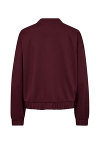 Bordeaux sportjack met een kraag, drop shoulders en een elastische zoom. Zacht stof en geribbelde manchetten voor een comfortabele pasvorm.