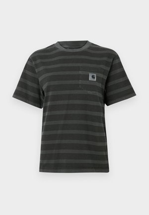 T-shirt corto a maniche corte di colore grigio scuro con strisce orizzontali nere, dotato di una tasca sul petto sinistro e di un'etichetta marchiata. Texture morbida in cotone.