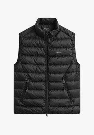 Sort polstret vest med høj krave, lynlås foran og to sidelommer. Har vandret quiltning og et logo på brystet.