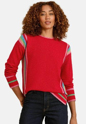 Maglione rosso realizzato in materiale knit, con accenti a strisce colorate in rosa, verde e blu sulle maniche e sull'orlo.