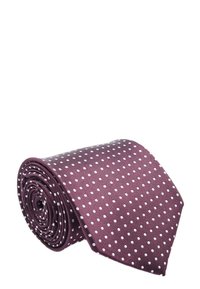 Cravatta di seta borgogna con una superficie strutturata caratterizzata da piccoli pois bianchi, arrotolata con un'estremità appuntita visibile.